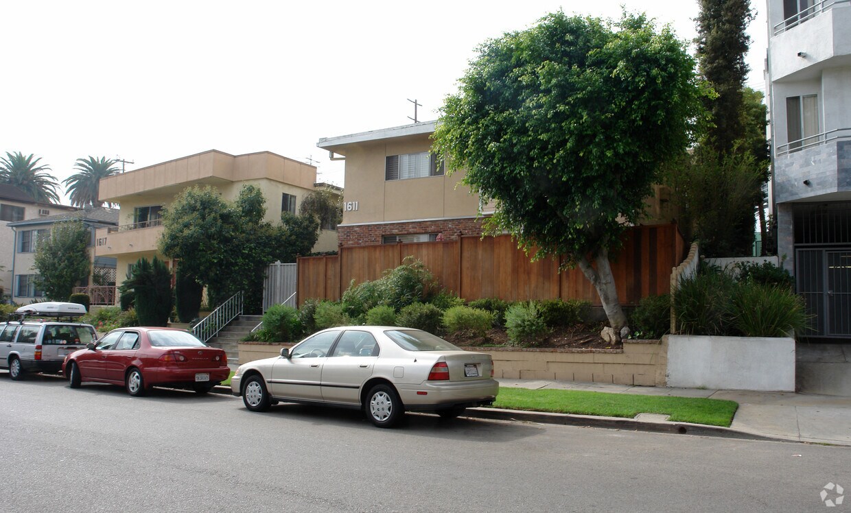 Primary Photo - 1611 Glendon Ave