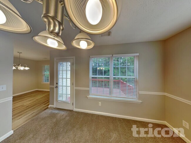 Foto del edificio - 1420 Buckingham Pl