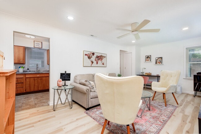 Building Photo - 4421 Picajune Ave