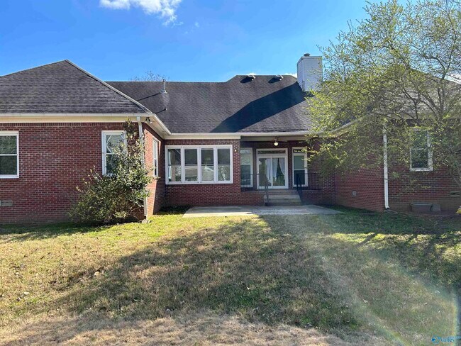 Building Photo - 113 Wood Creek Dr