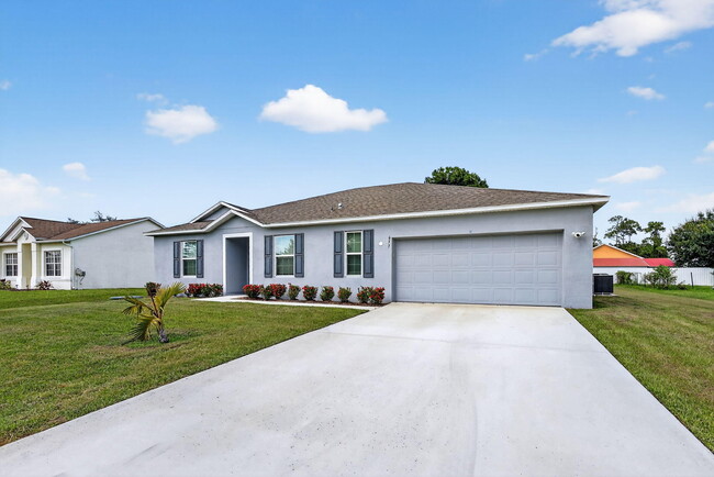 Building Photo - 657 NE Horizon Ln