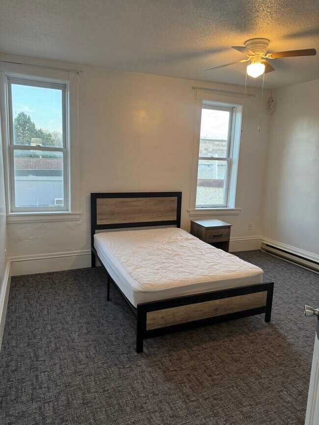 Foto del edificio - 119 Bridge Ave E