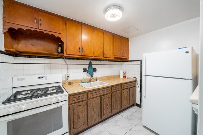 Kitchen - 912 Garden St