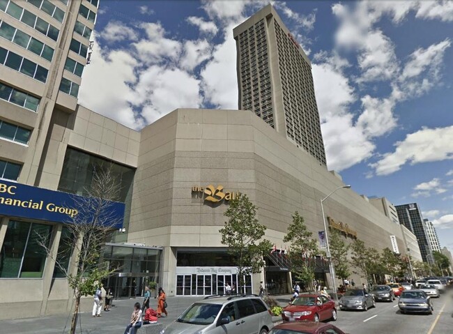 Building Photo - Yonge Bloor Studio Apartment - *3 Months F...