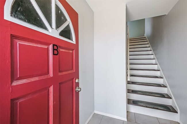 Foto del edificio - 5922 Fairdale Ln