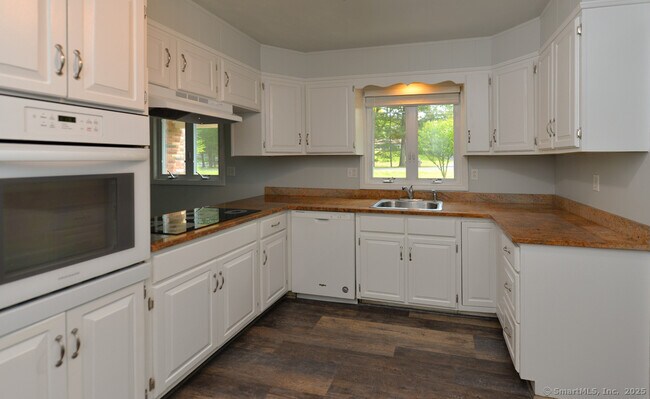 Building Photo - 62 Candlewood Lake Rd