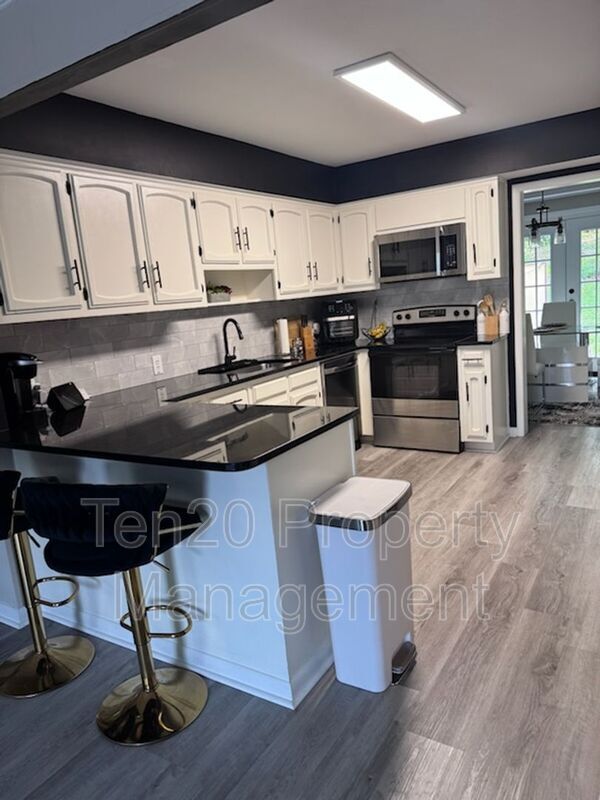 Foto del edificio - 2525 Norris Rd