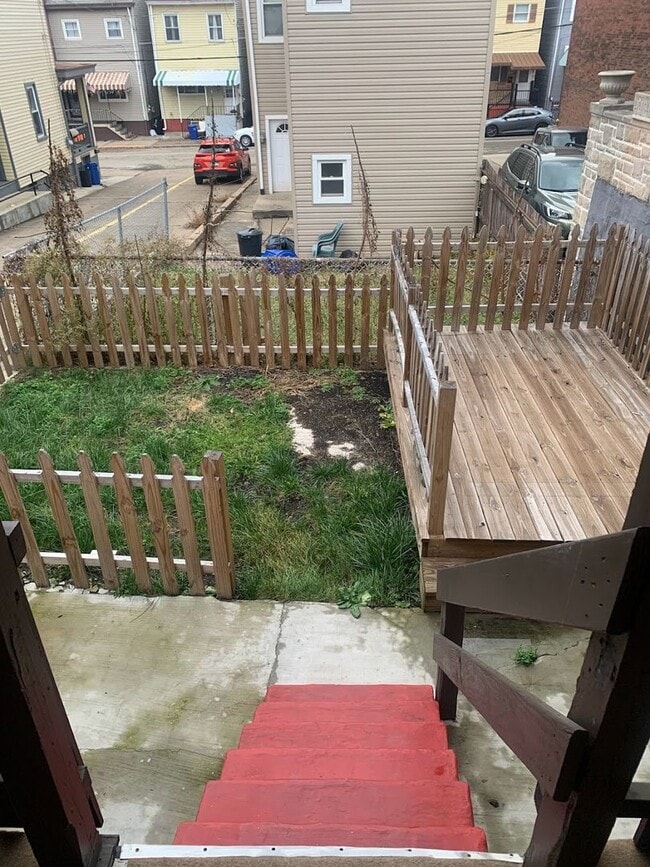 Building Photo - Beautiful renovated 2 bedroom 1 bathroom home in Bloomfield.