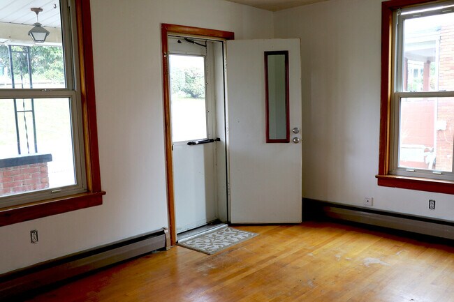 Building Photo - 408 Herman