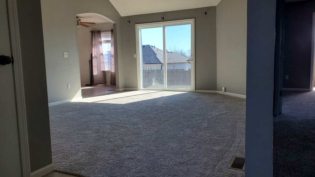 Foto del edificio - 438 White Ash Rd