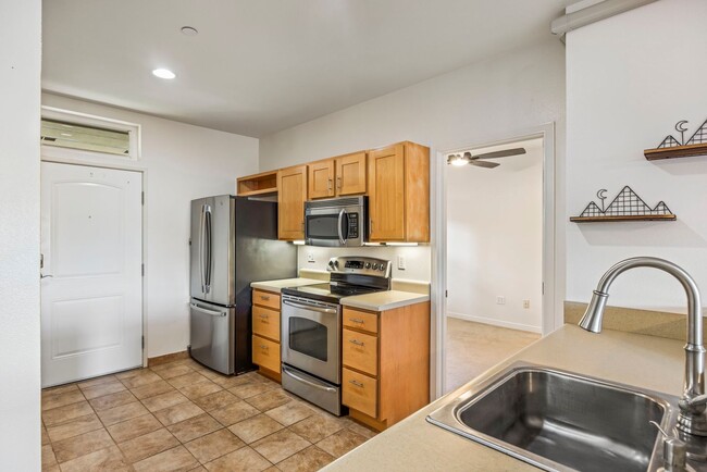 Building Photo - The Breakers: Unfurnished 1-Bed/1-Bath Con...