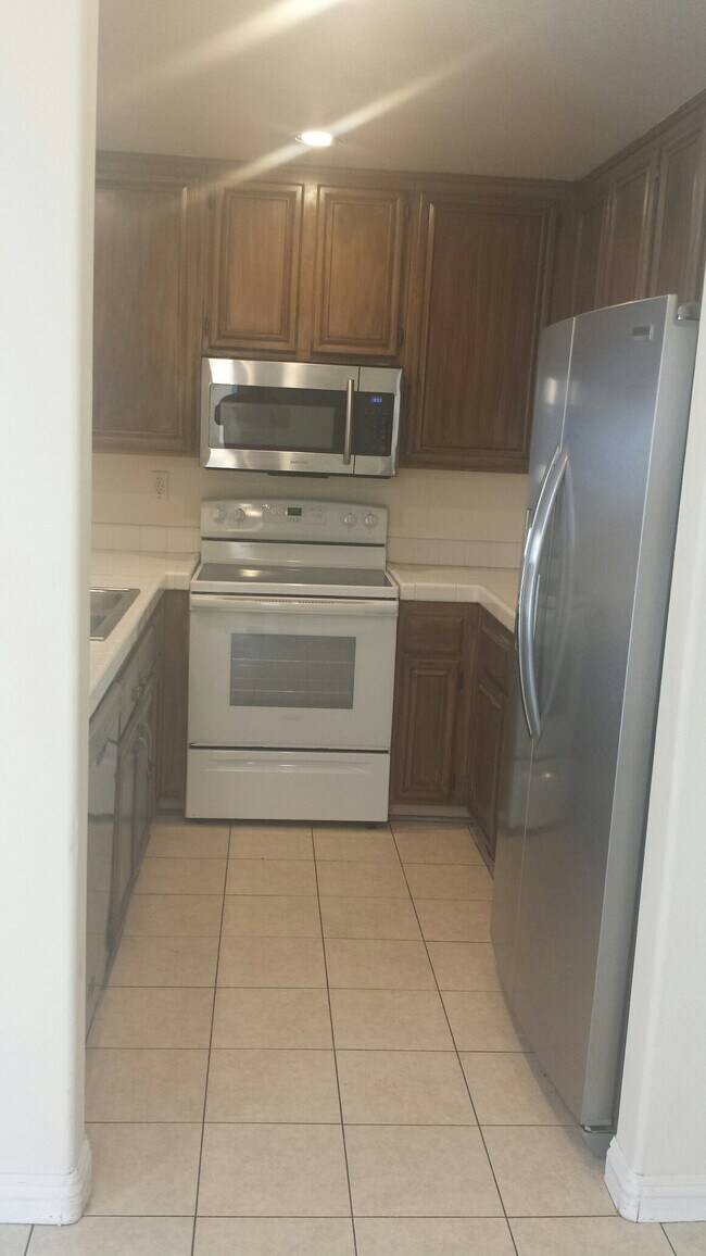 kitchen - 2042 Coolidge St