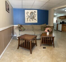 Building Photo - 32 Blaine Ave