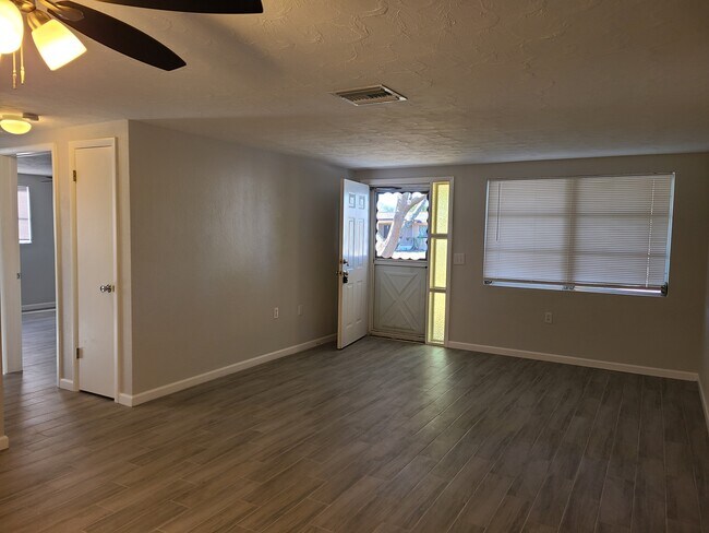 Building Photo - 5804 Lanate Ave