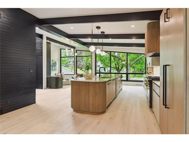 Foto del edificio - 2200 Drew Ave S