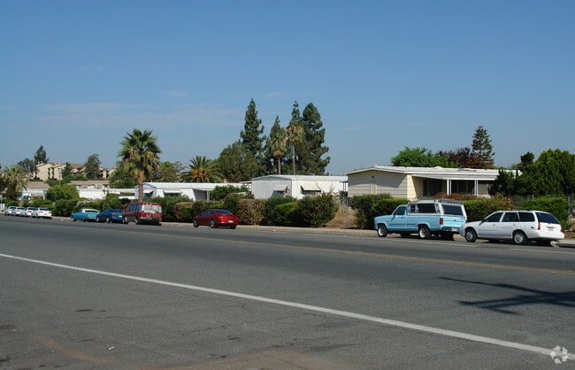 Building Photo - Rancho Mesa