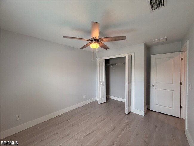 Building Photo - 233 SW 47th Terrace