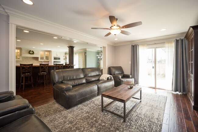 Foto del edificio - 428 Redwood Ln