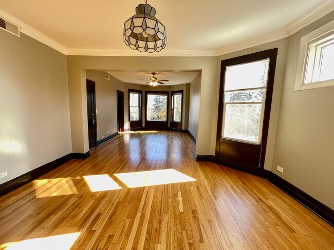 Building Photo - 905 Marengo Ave