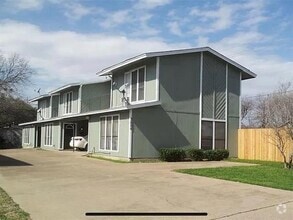 Building Photo - 2800 Wayside Ave