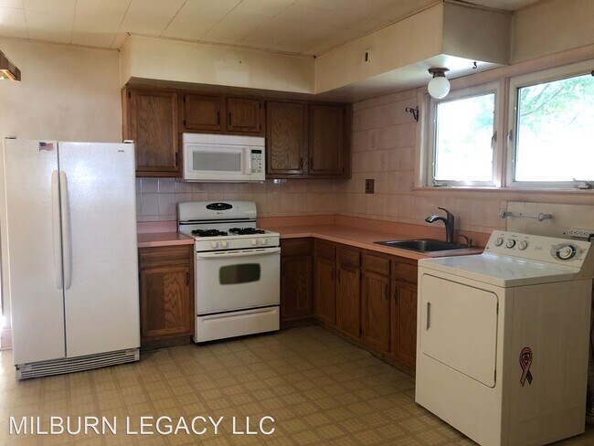 Building Photo - 3 br, 1 bath House - 73 Miles Ave