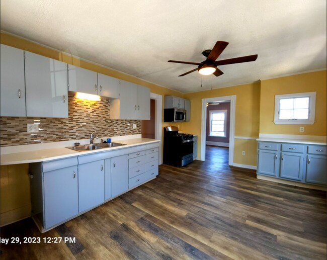 Clean white stone countertops - 662 Boston St