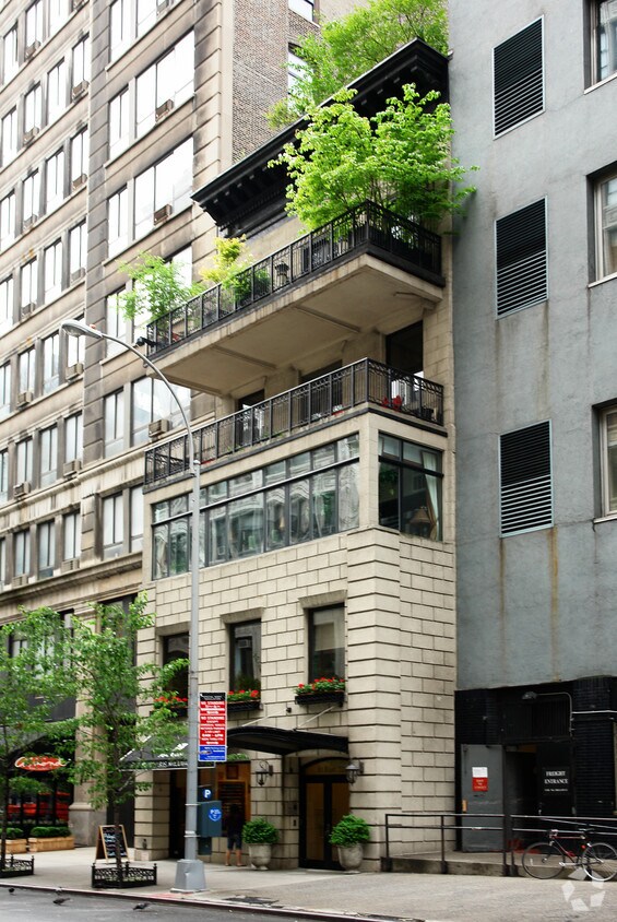 Building Photo - 10 E 22nd St