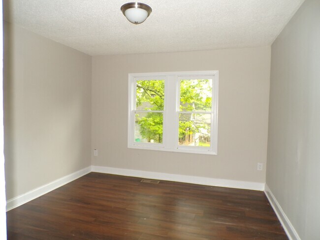 Foto del edificio - 5223 Loop Rd
