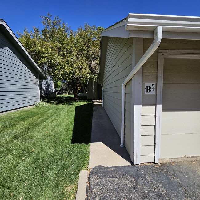 Building Photo - 3500 Rolling Green Dr