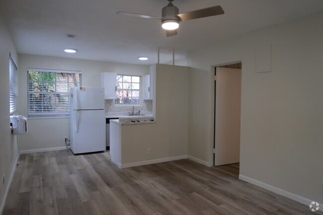 Building Photo - 217 SW 11th Ct