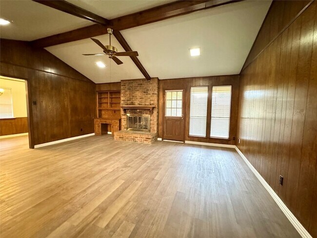 Foto del edificio - 1925 Glen Hill Dr