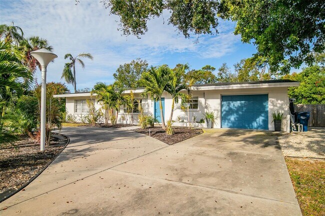 Building Photo - 703 Whitfield Ave