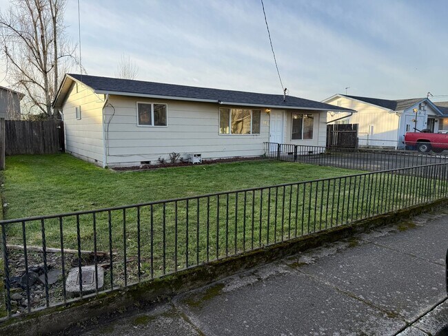 Foto del edificio - Updated 3 bedroom 1 bathroom house!