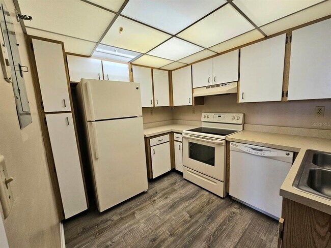 Foto del edificio - 21405 Olean Blvd