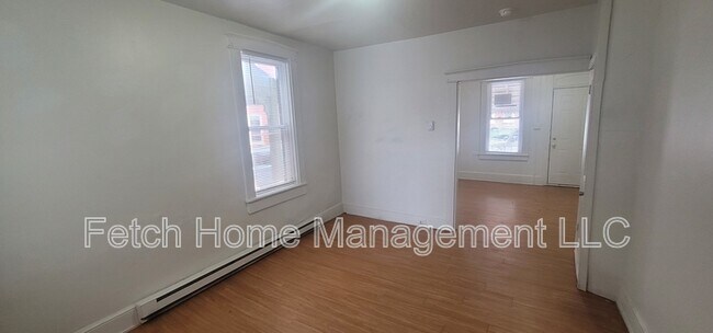 Foto del edificio - 438 E Strawberry St