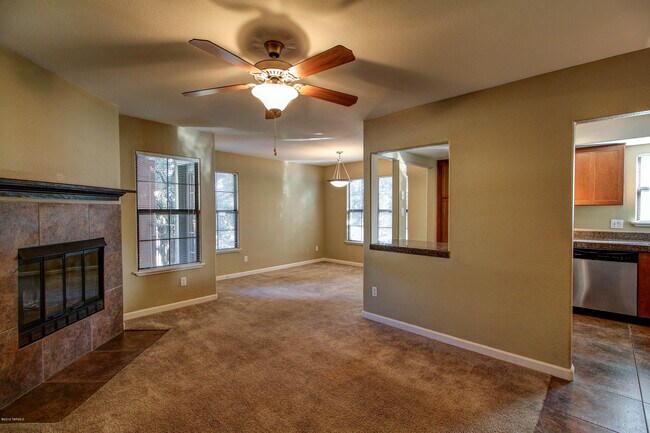 Foto del edificio - 6651 N Campbell Ave
