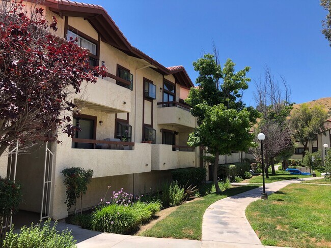 Building Photo - 18169 W Sundowner Way