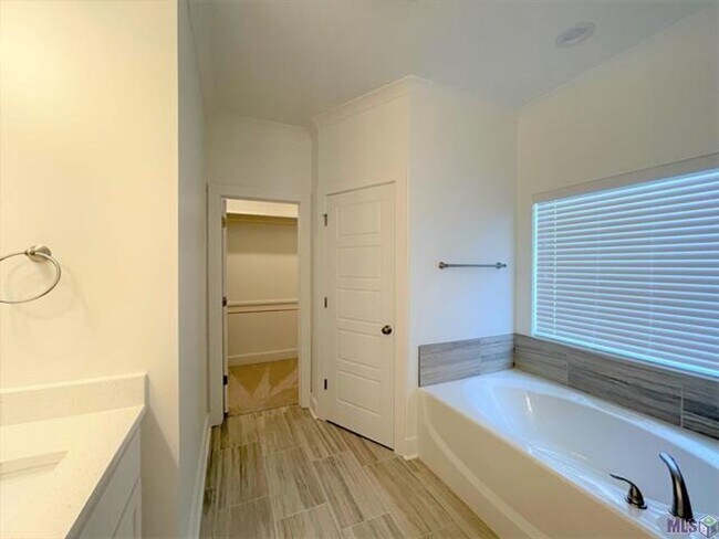 Foto del edificio - 3 Bedroom With a Bonus Room In Central School District!