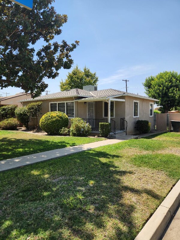 Foto principal - 261 N Larson St