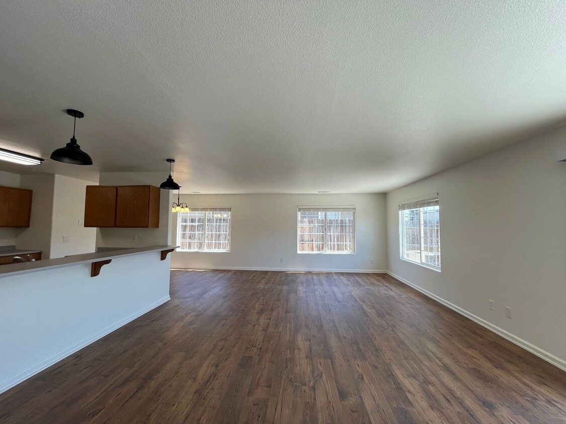 Primary Photo - 1665 Aldo Way