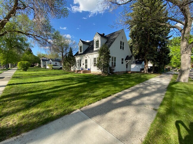 Building Photo - 2203 Pine St