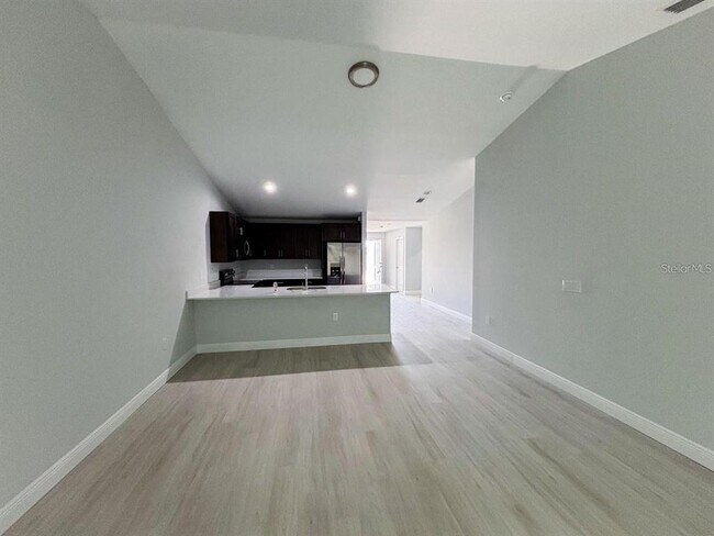 Foto del edificio - 13259 Blytheville Ave