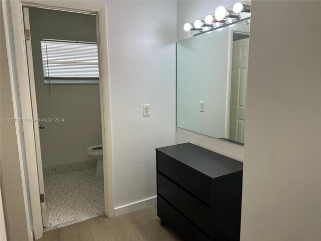 Building Photo - 1 bedroom in Dania FL 33314