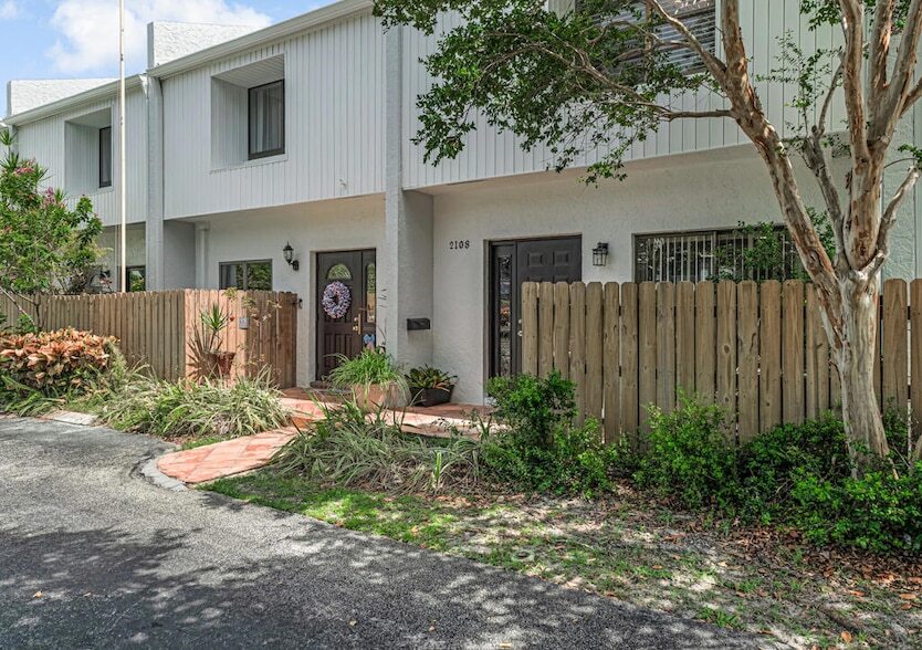 Photo - 2108 NE 44th St