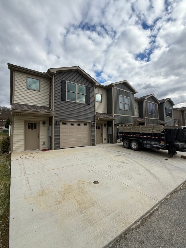 Building Photo - 23 Goliath Dr