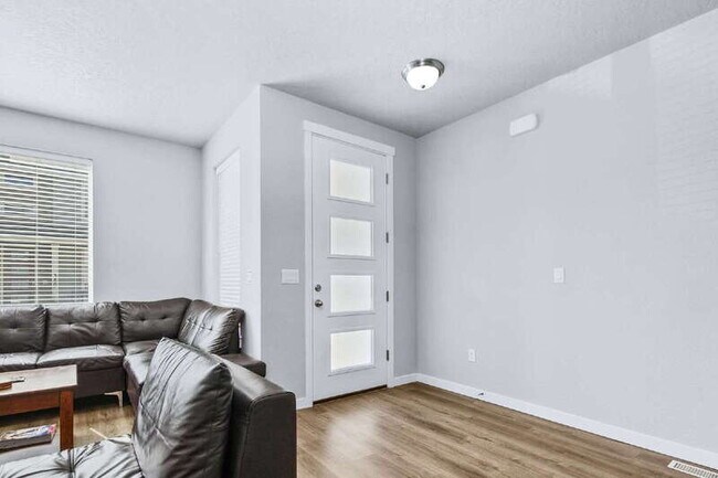 Foto del edificio - 401 N Tessa Ave