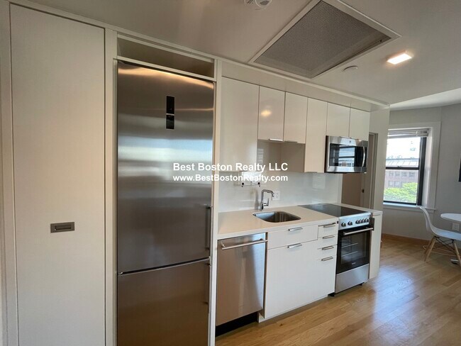 Building Photo - 115 Mt Auburn St