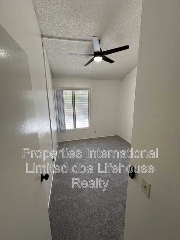 Foto del edificio - 95-625-625 Nawenewene Cir