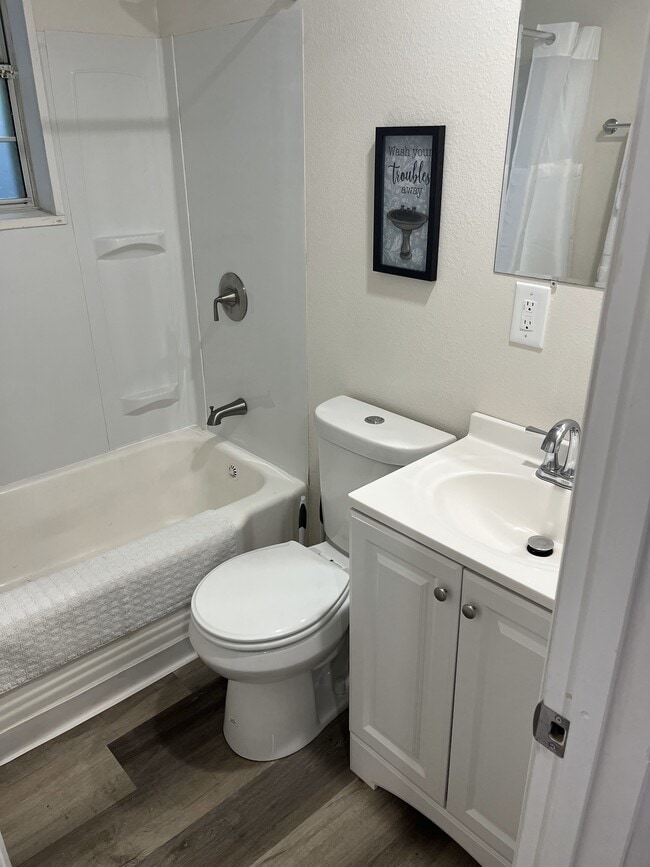 Photo - Laurel Lane Apartment