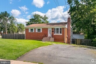 Building Photo - 9802 Lomond Dr